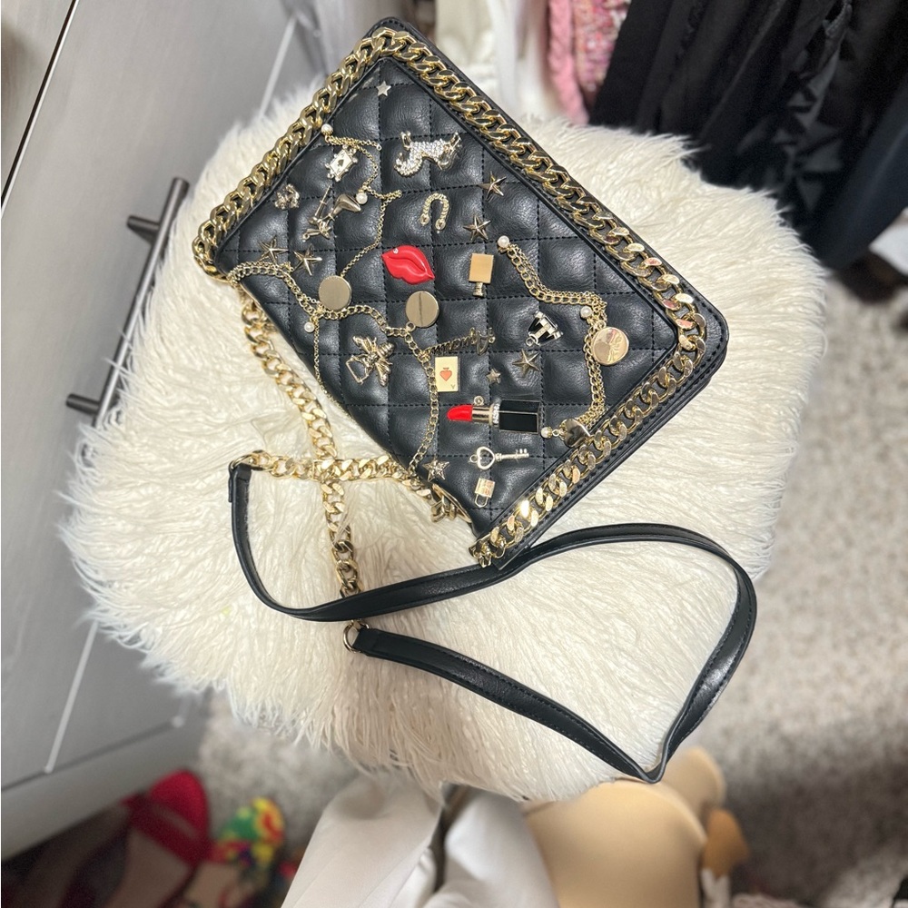 Chic Black Quilted Bag with Gold Accents - Picture 9 of 10